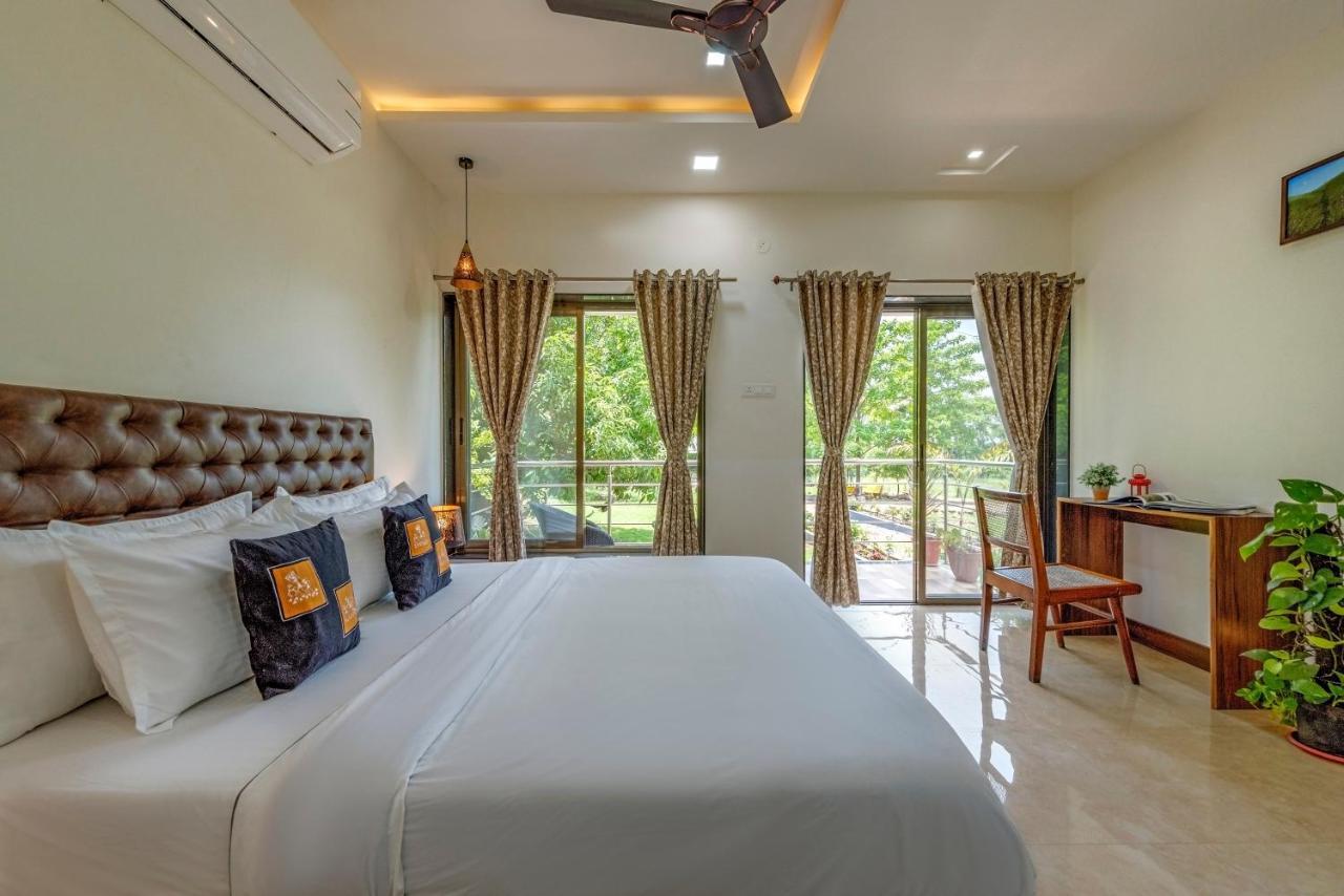 Saffronstays Lakeview Nivara - Farm Stay Villa With Private Pool Near Pune Exteriör bild