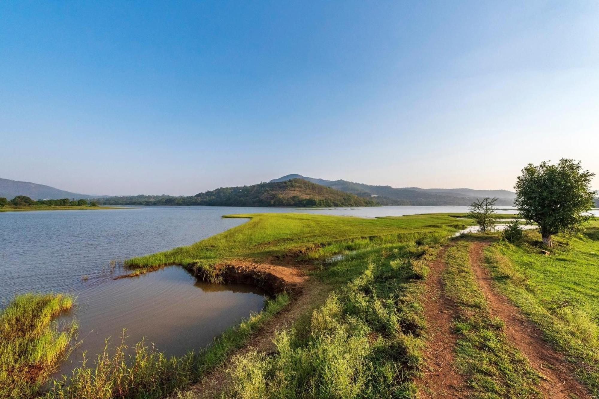 Saffronstays Lakeview Nivara - Farm Stay Villa With Private Pool Near Pune Exteriör bild