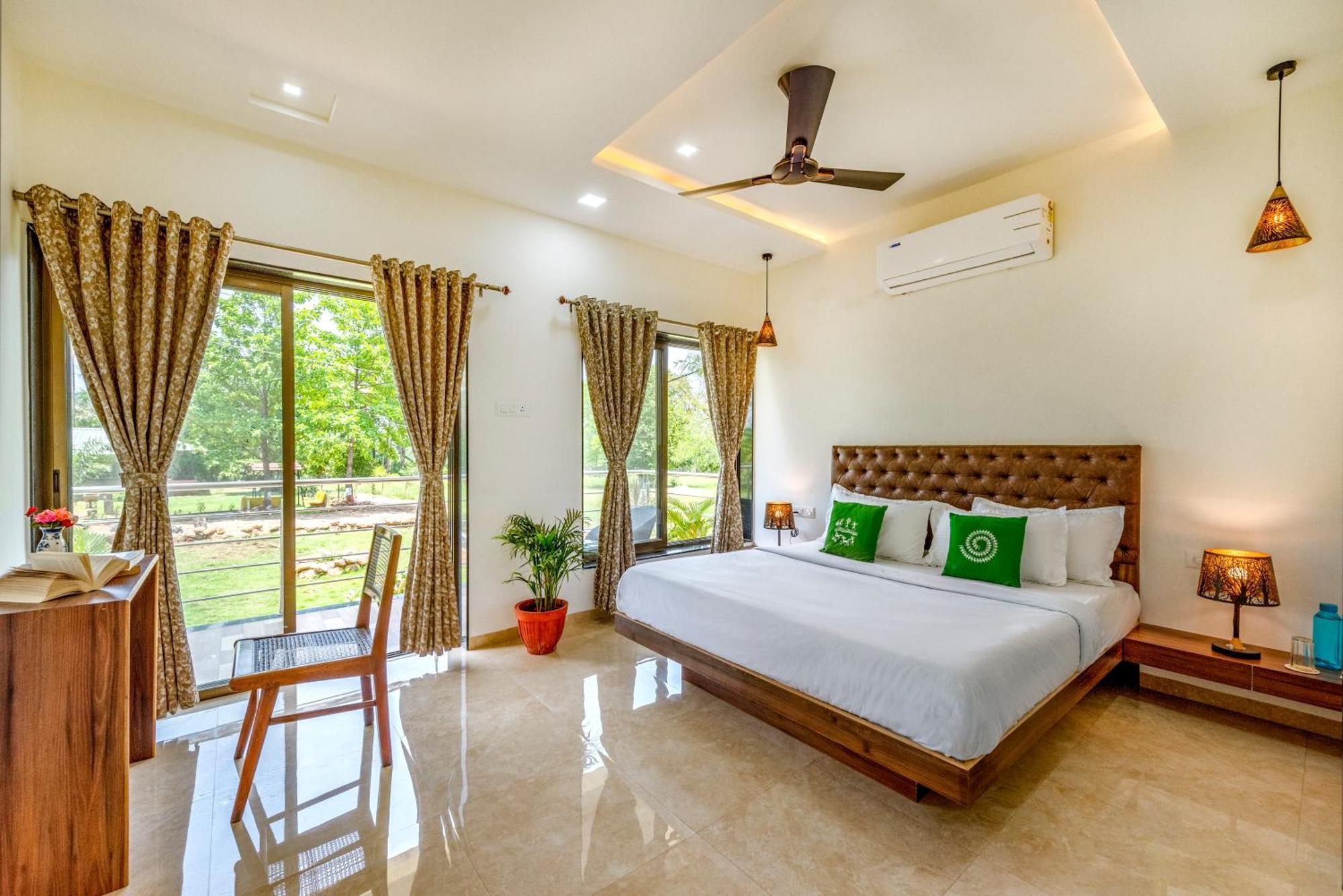 Saffronstays Lakeview Nivara - Farm Stay Villa With Private Pool Near Pune Exteriör bild
